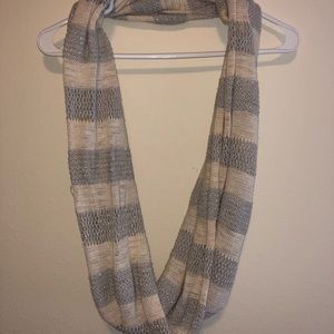 American eagle knitted infinity scarf